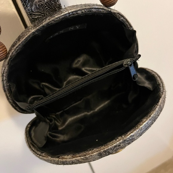 J & X NY Elegant Small Silver Floral Tooled Look Handbag with Brown Handle - Picture 7 of 8